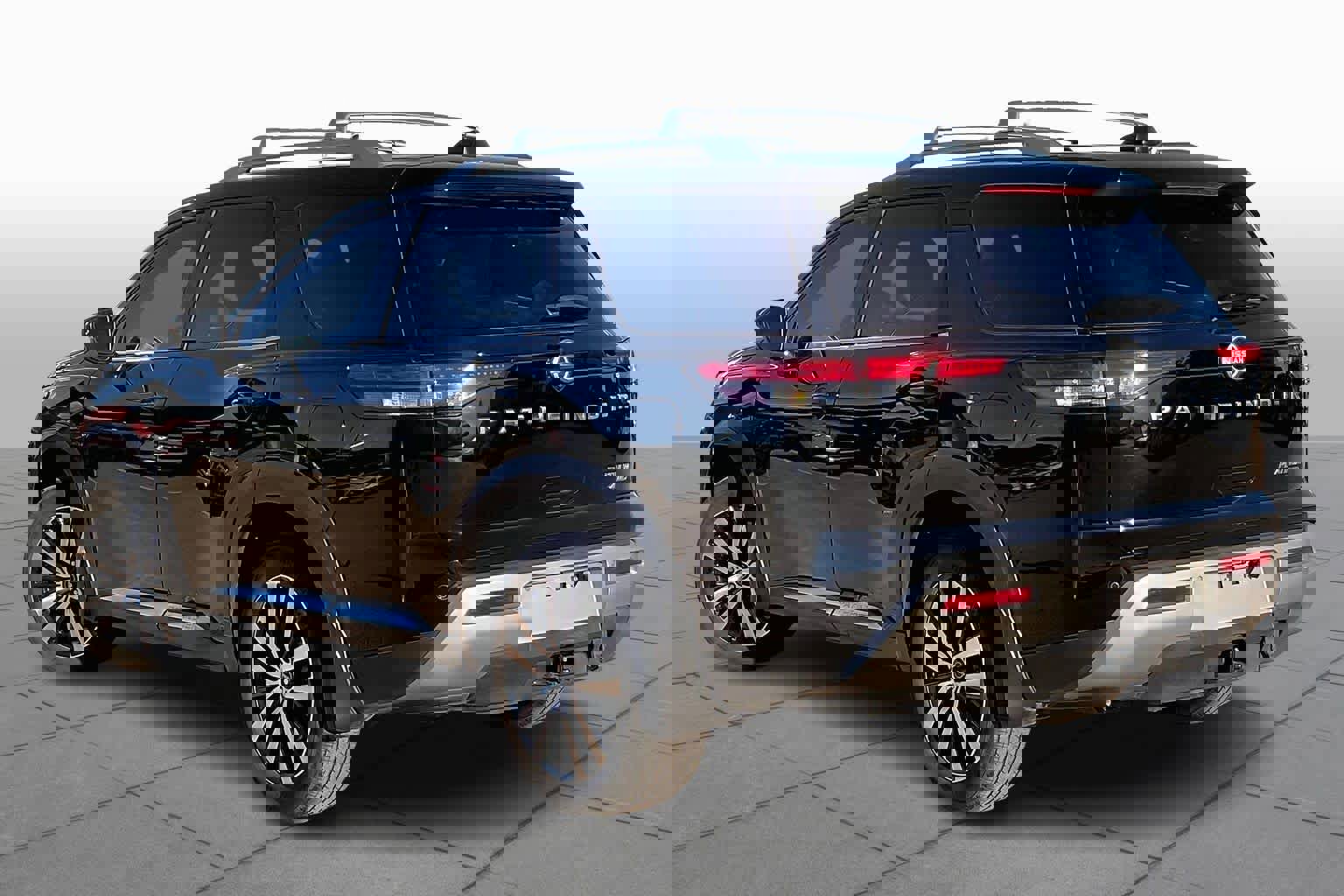 Used 2024 Nissan Pathfinder Platinum image 13