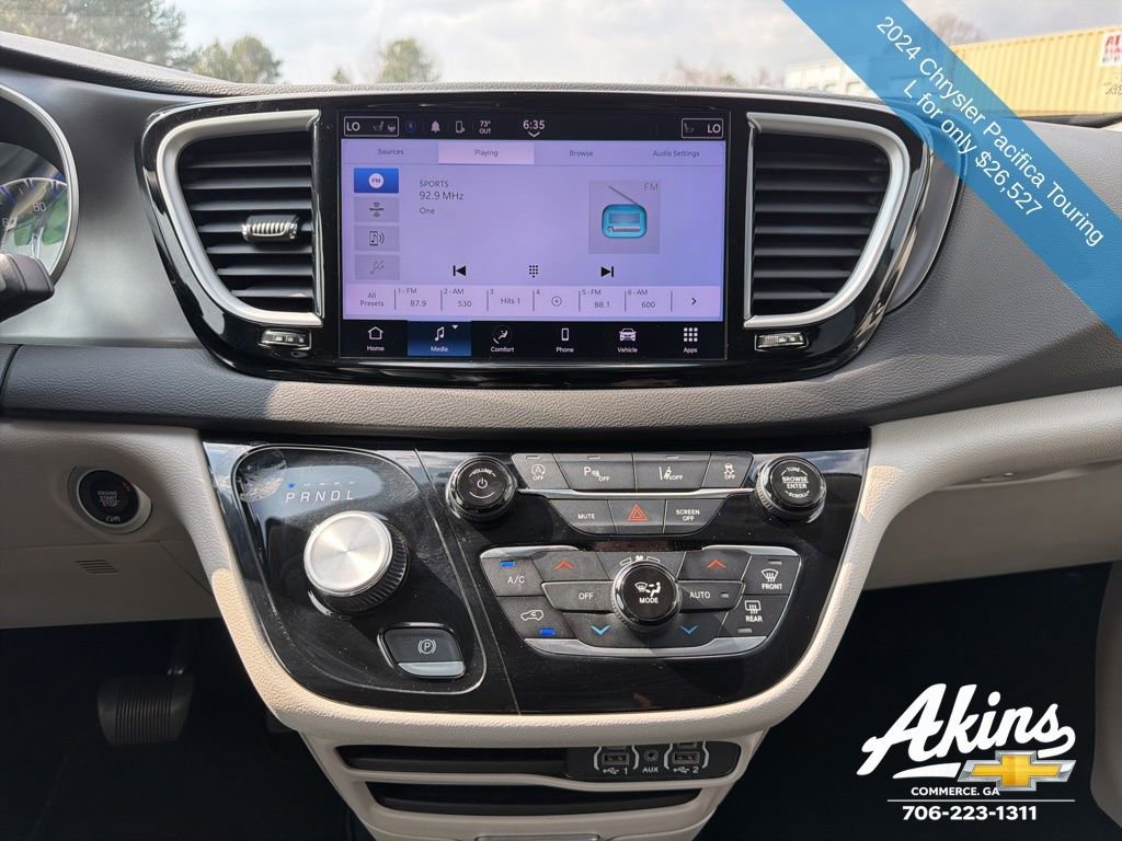 Used 2024 Chrysler Pacifica Touring-L image 23
