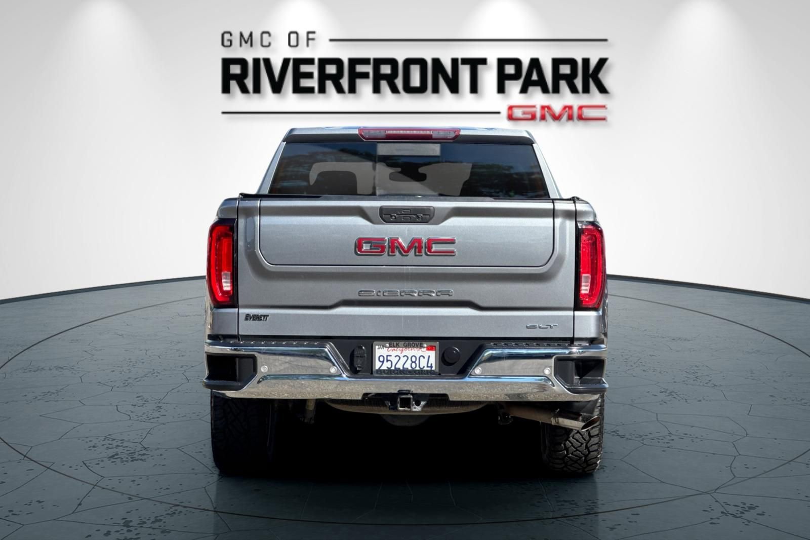 Used 2020 GMC Sierra 1500 SLT w/ SLT Premium Plus Package AWD/4WD image 4