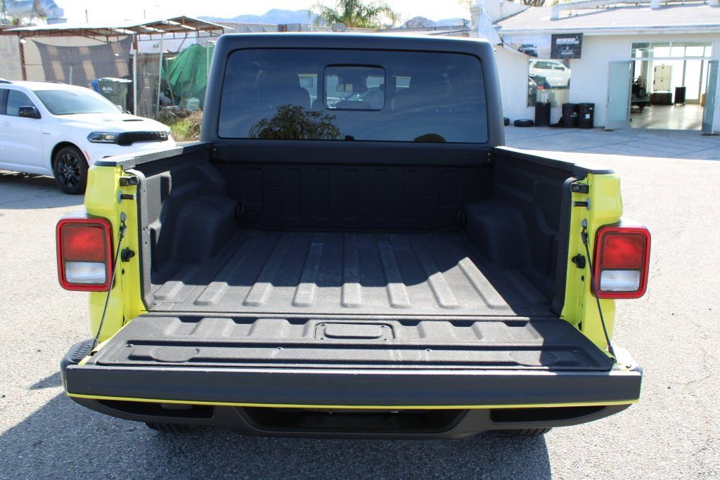 Used 2024 Jeep Gladiator Sport image 28