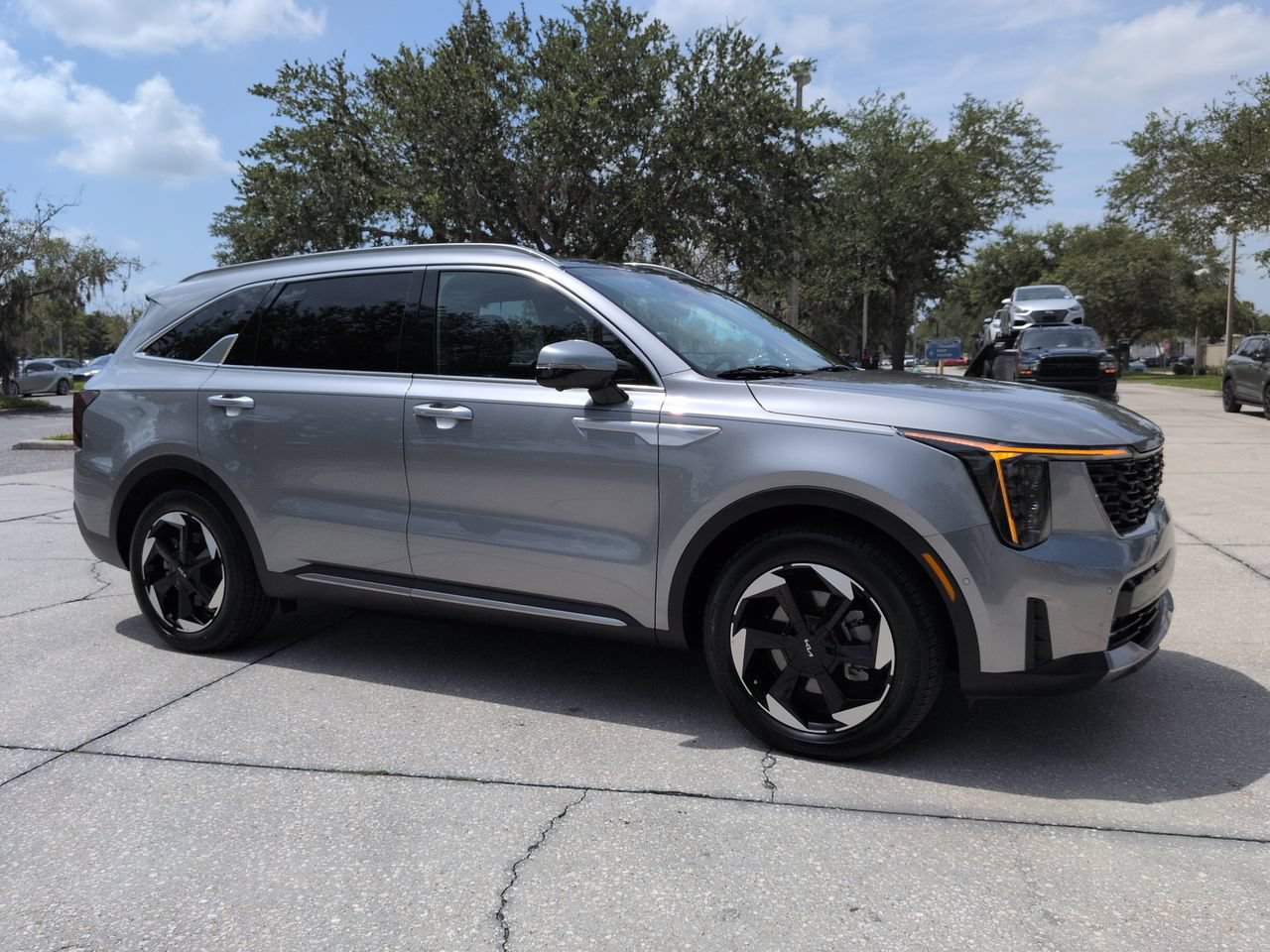 Certified 2025 Kia Sorento SX Prestige AWD/4WD image 2
