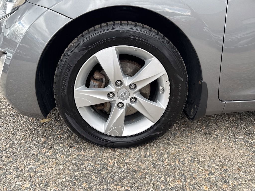Used 2013 Hyundai Elantra GLS w/ Preferred Pkg FWD image 10