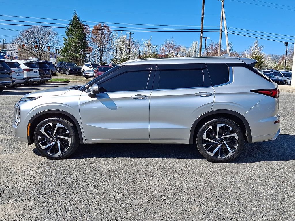 Used 2023 Mitsubishi Outlander SEL AWD/4WD image 7