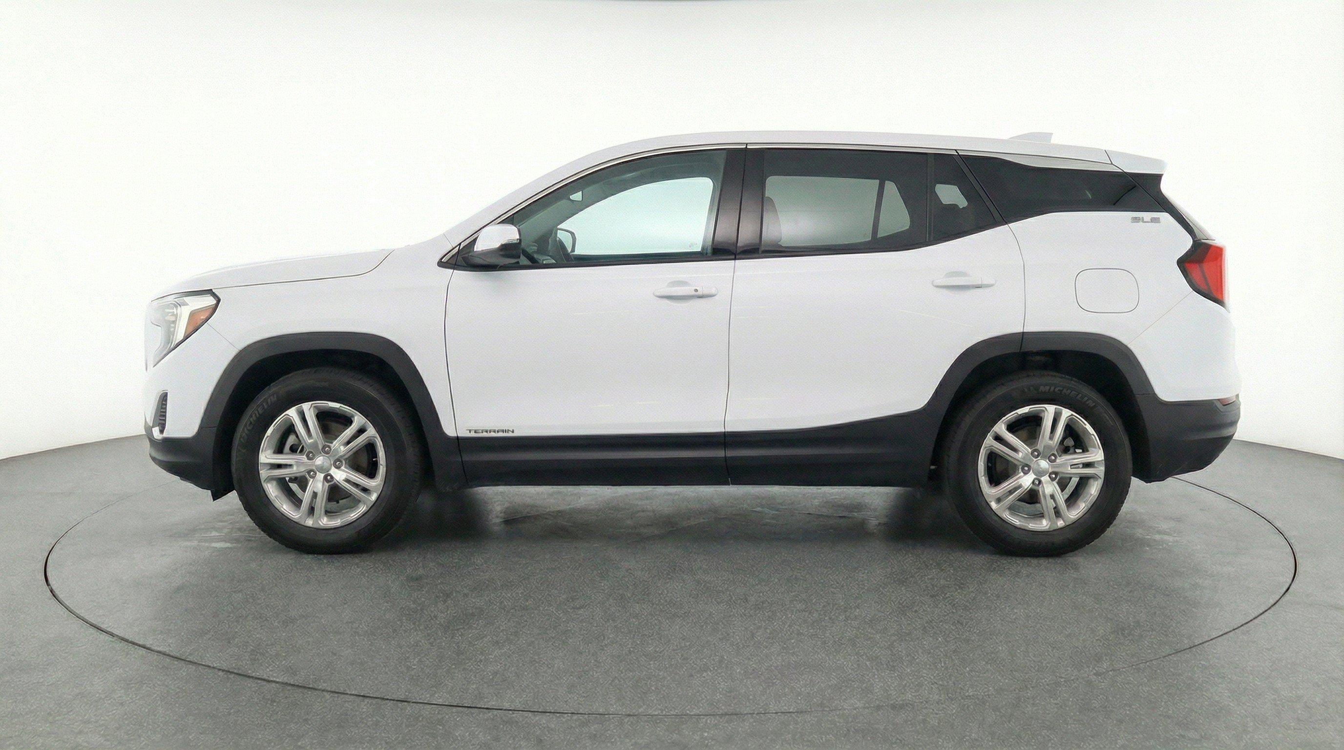 Used 2024 GMC Terrain SLE FWD image 11