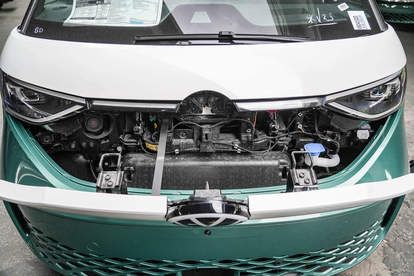 New 2025 Volkswagen ID. Buzz Pro S Plus AWD/4WD image 13