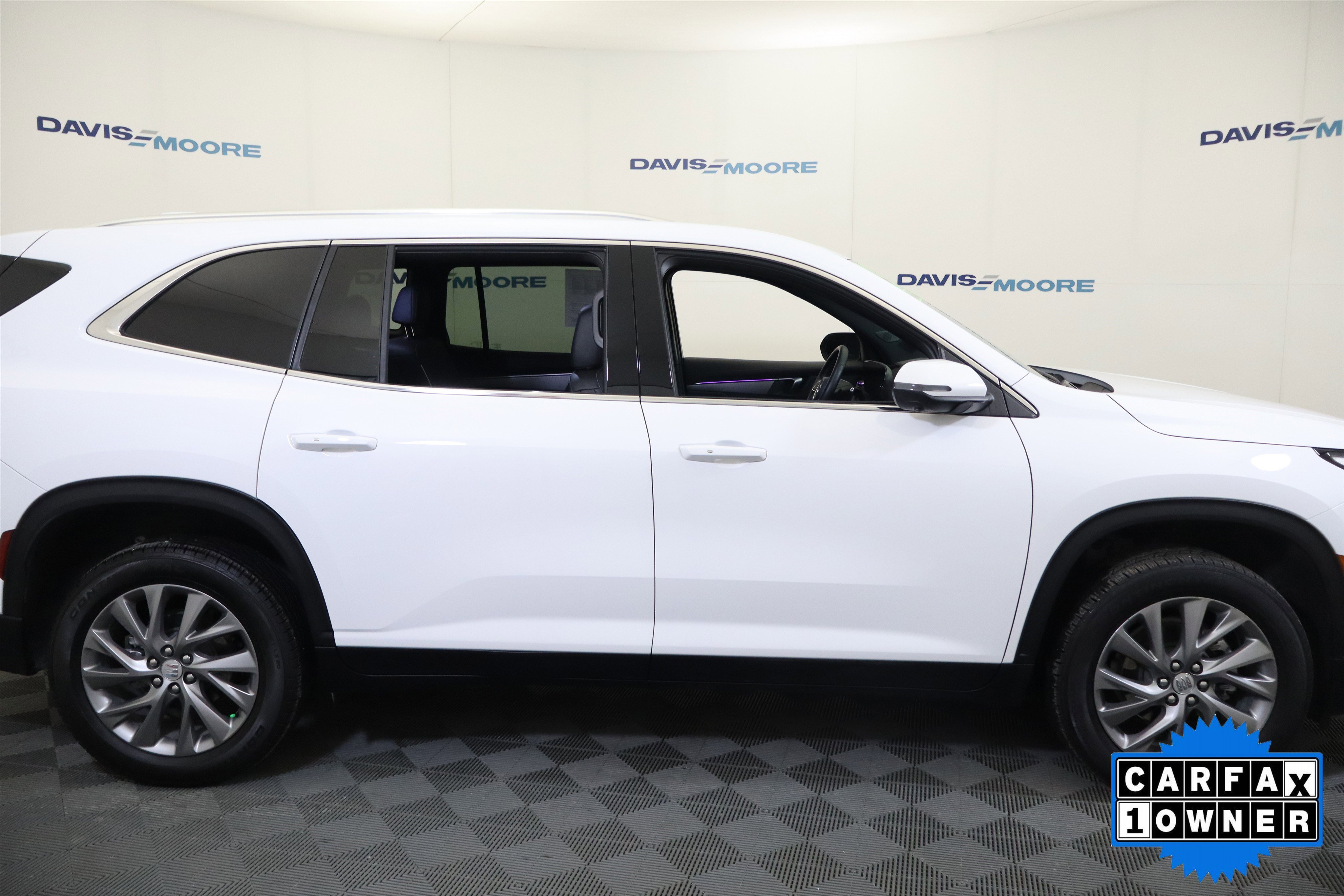 Used 2025 Buick Enclave Preferred image 4