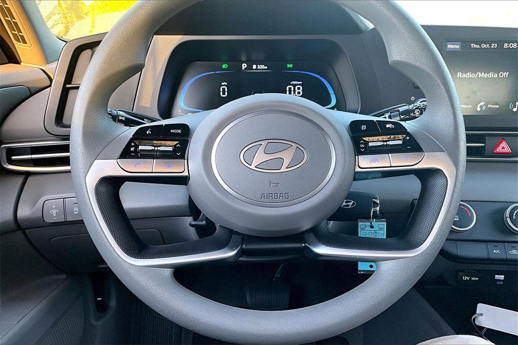 Used 2025 Hyundai Elantra SE image 10