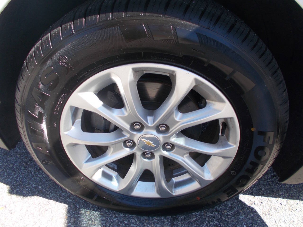 Used 2020 Chevrolet Equinox LS FWD image 11