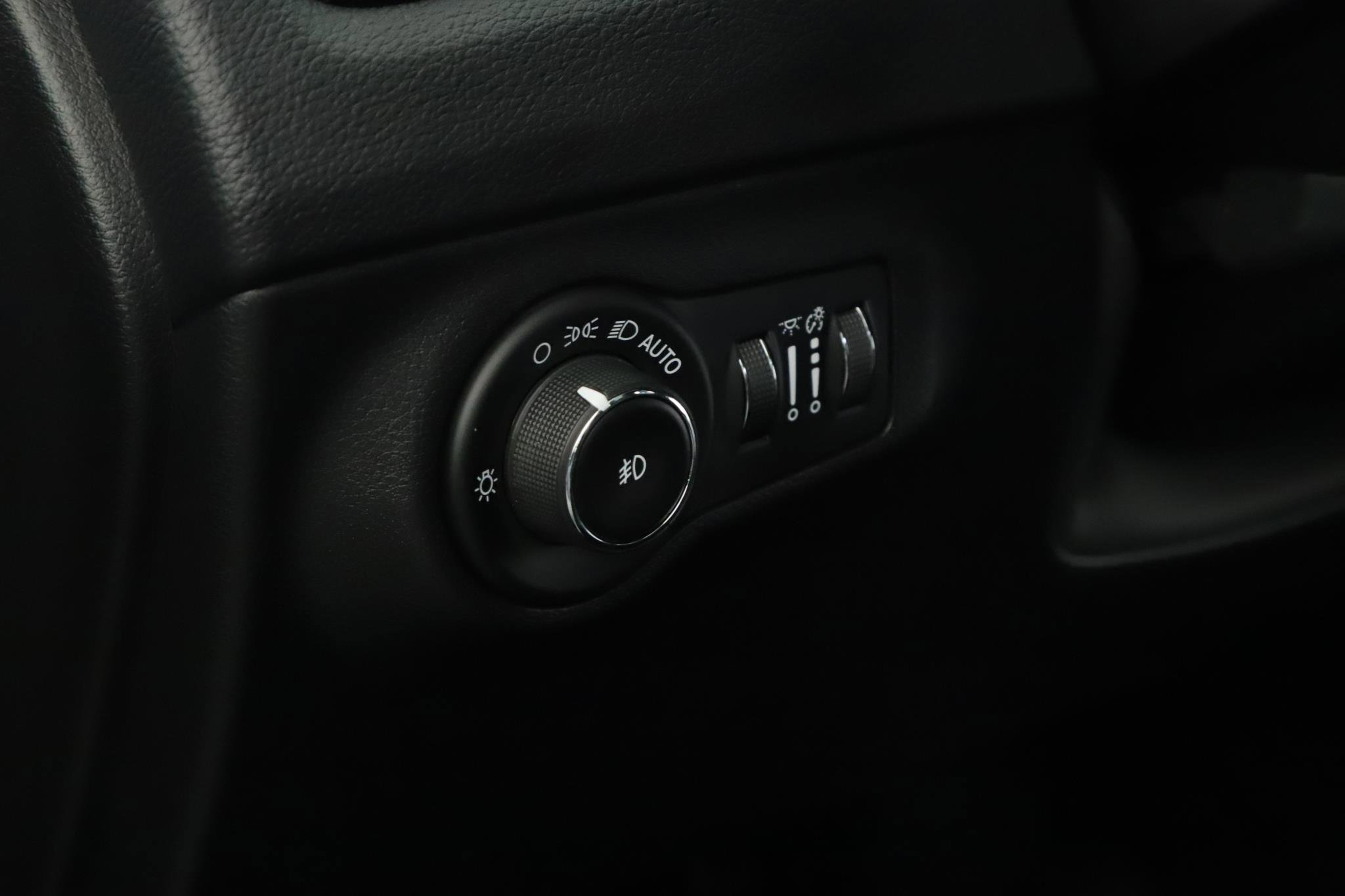 Certified 2019 Jeep Compass Limited w/ Safety & Security Group image 8