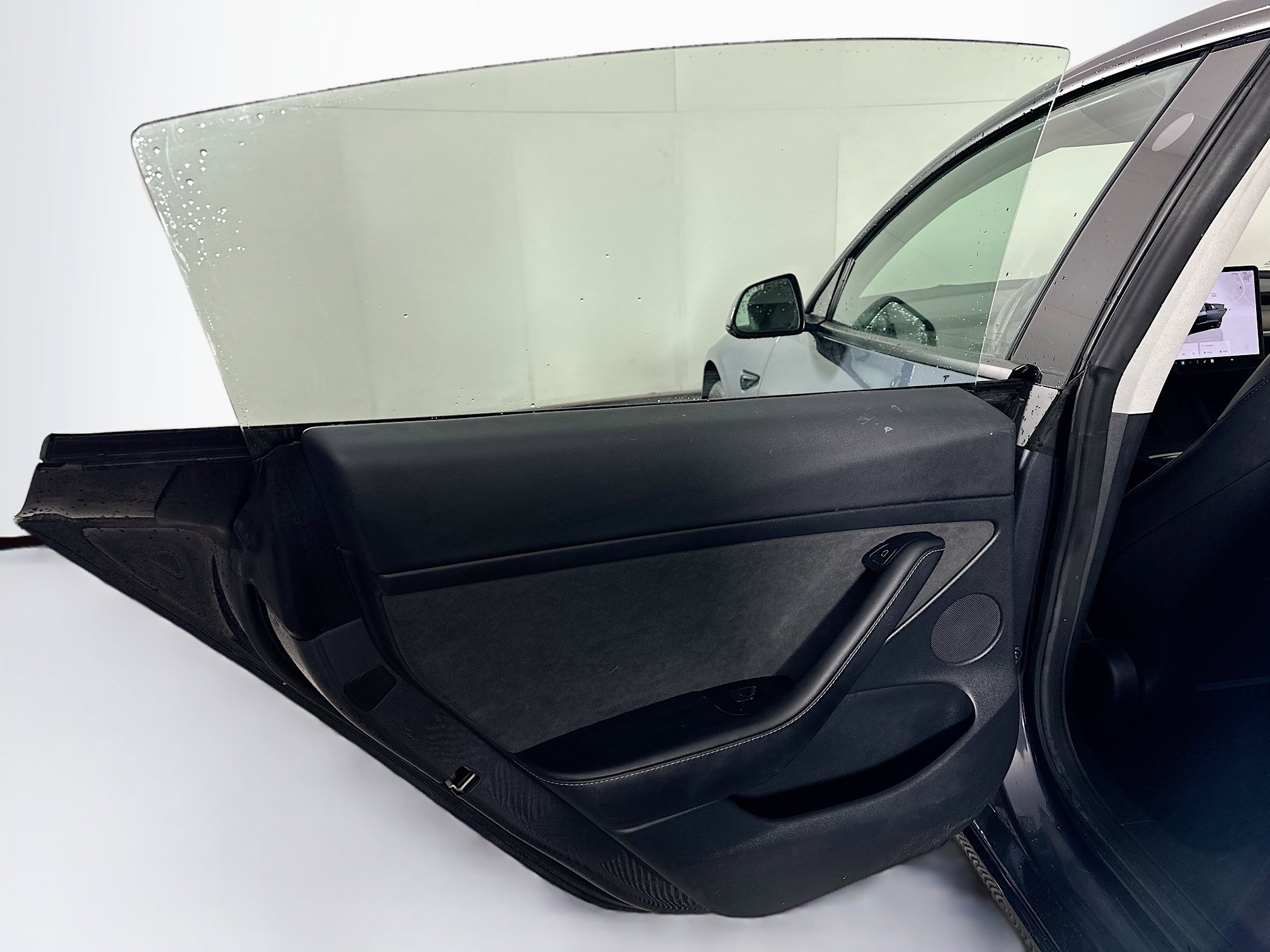 Used 2023 Tesla Model 3 Standard Range image 25