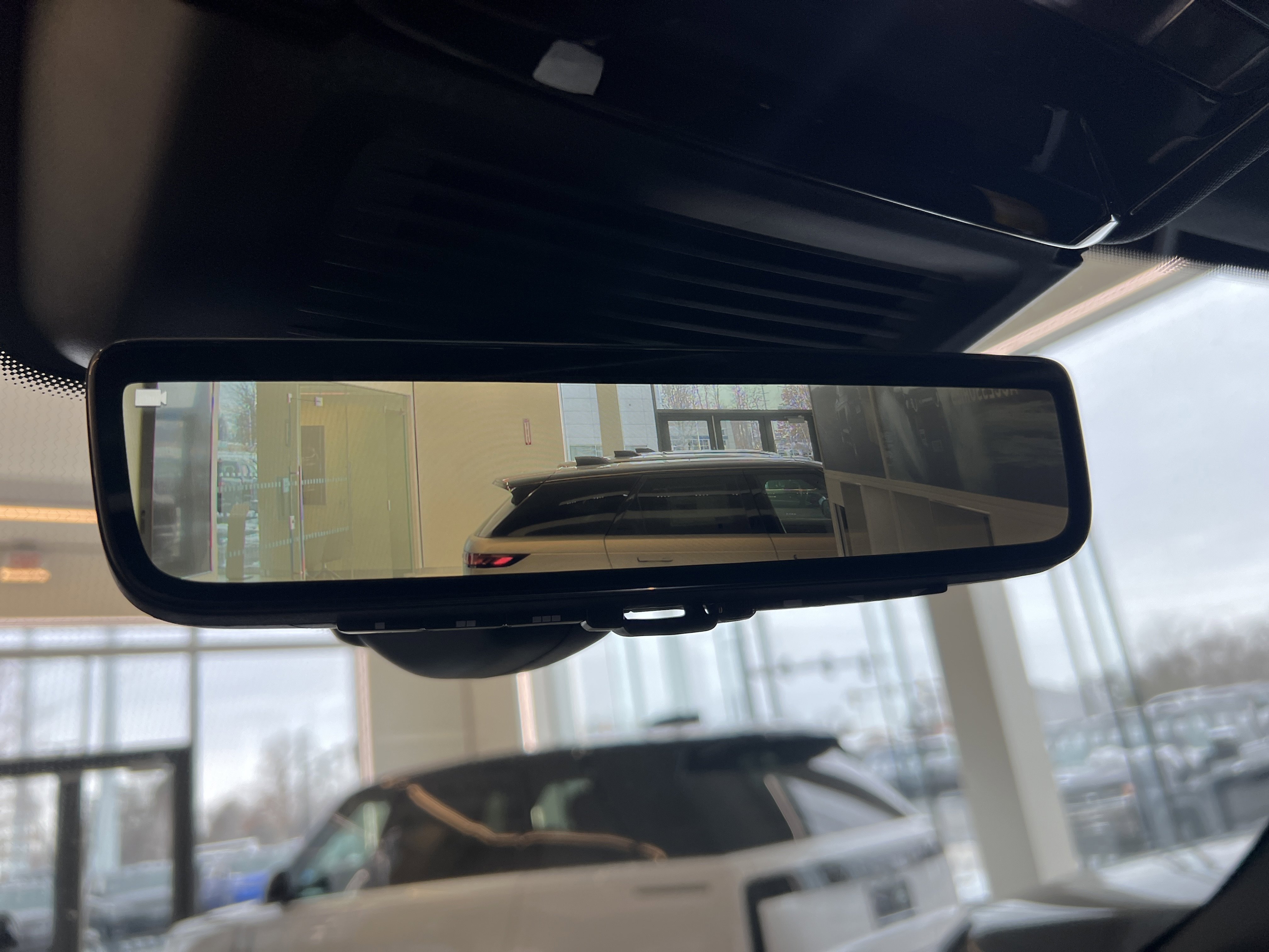 New 2025 Land Rover Range Rover Long Wheelbase SE image 10