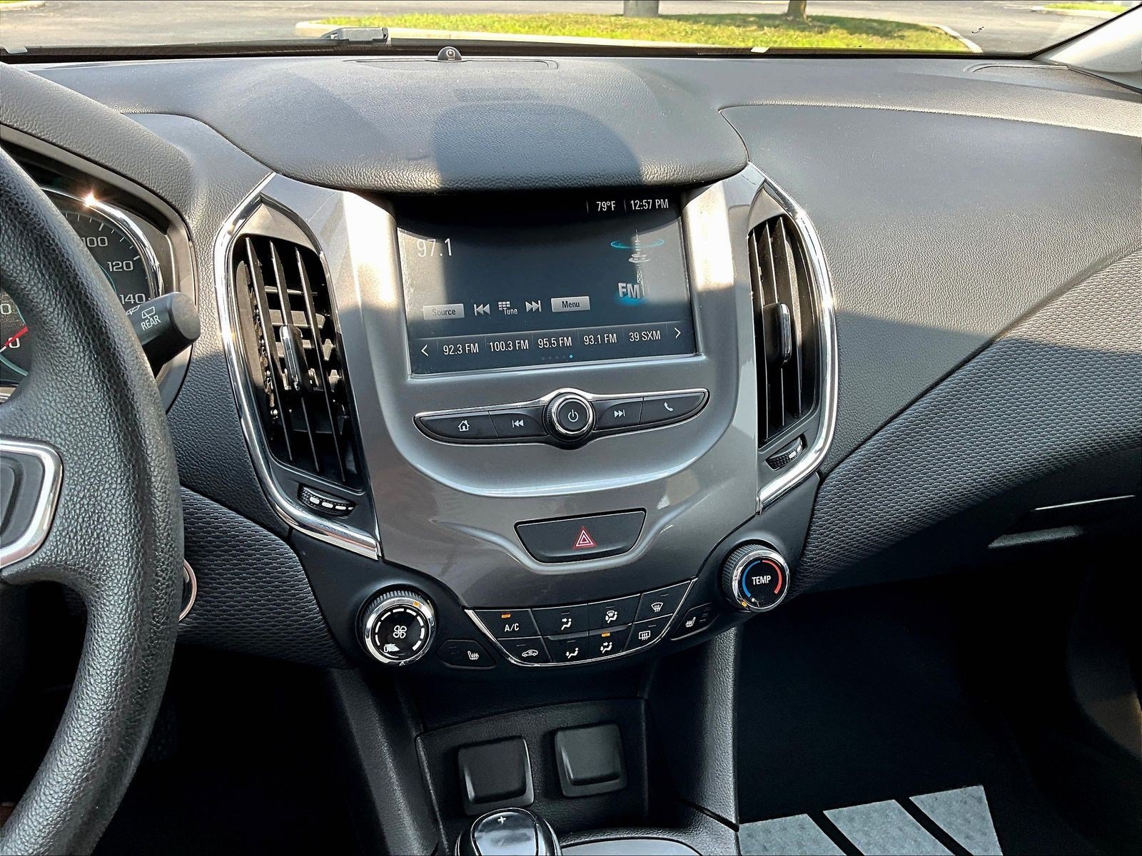Used 2018 Chevrolet Cruze LT w/ Convenience Package FWD image 15