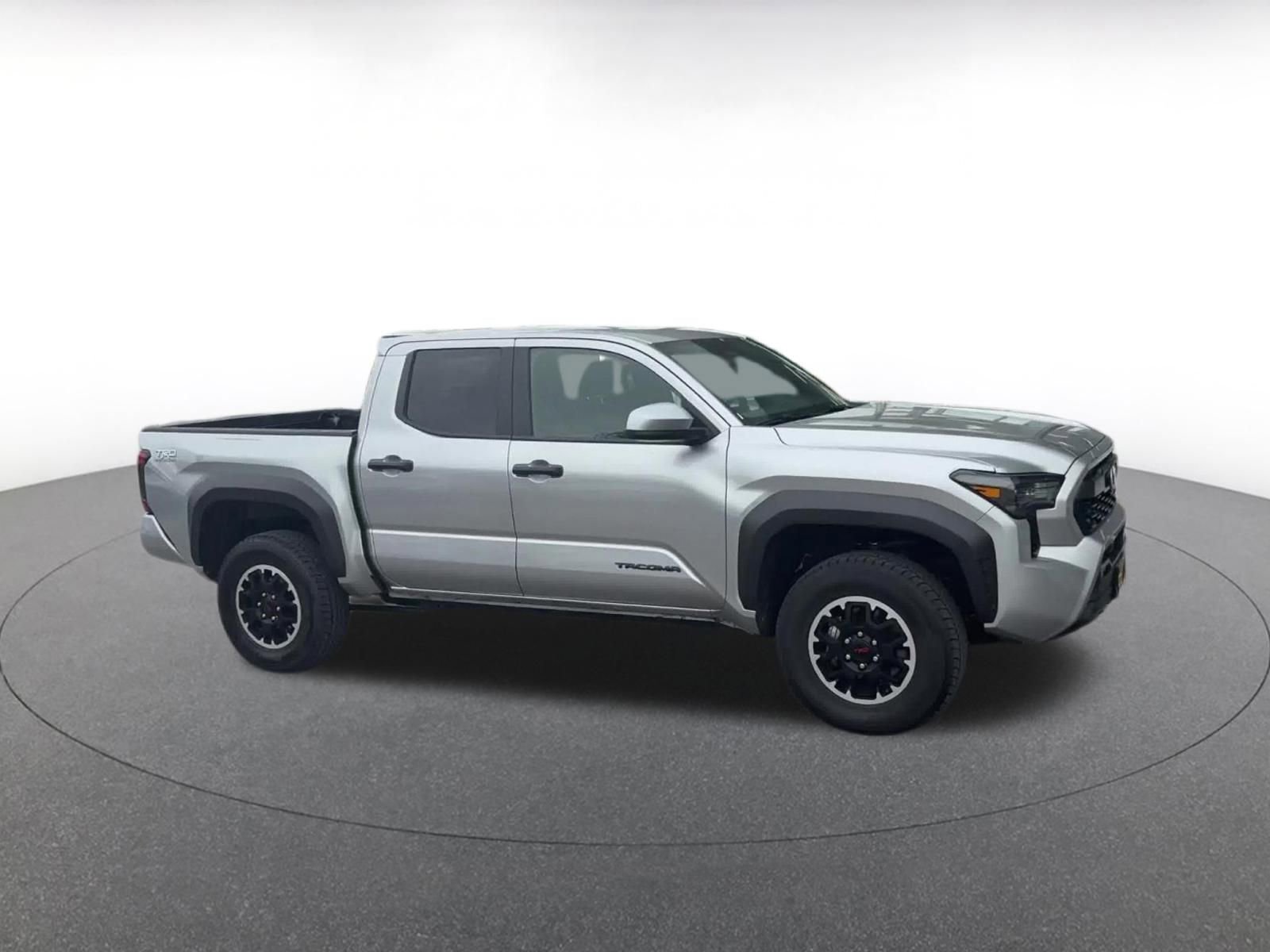 Used 2025 Toyota Tacoma TRD Off-Road AWD/4WD image 2