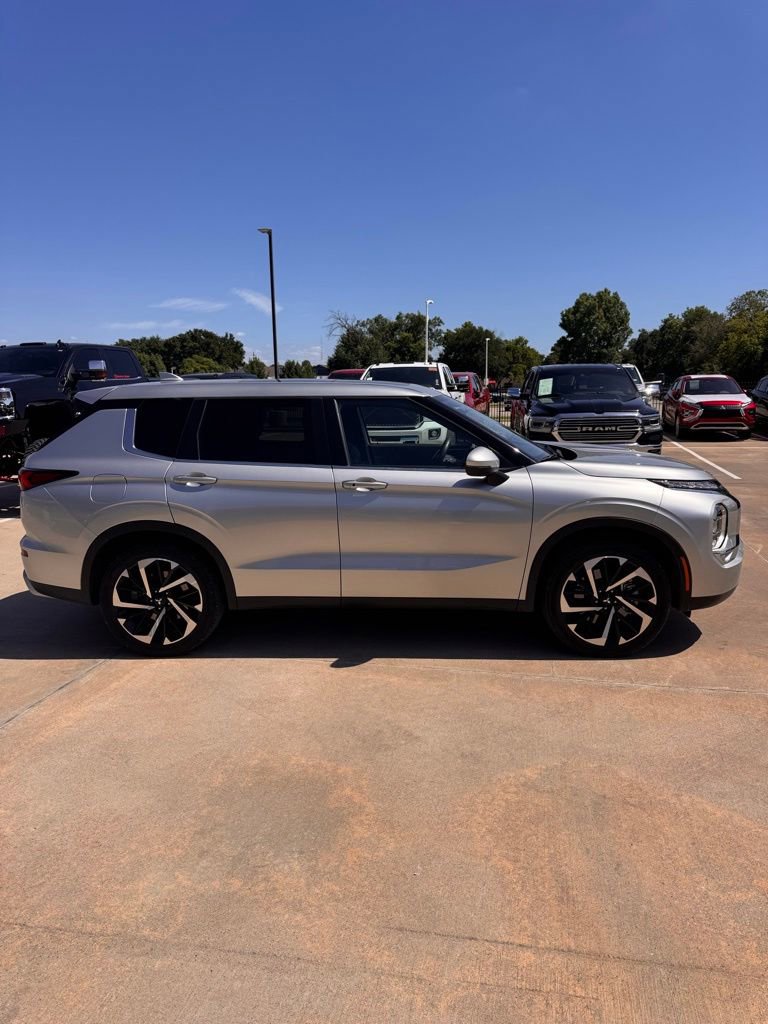 Used 2024 Mitsubishi Outlander SE FWD image 9