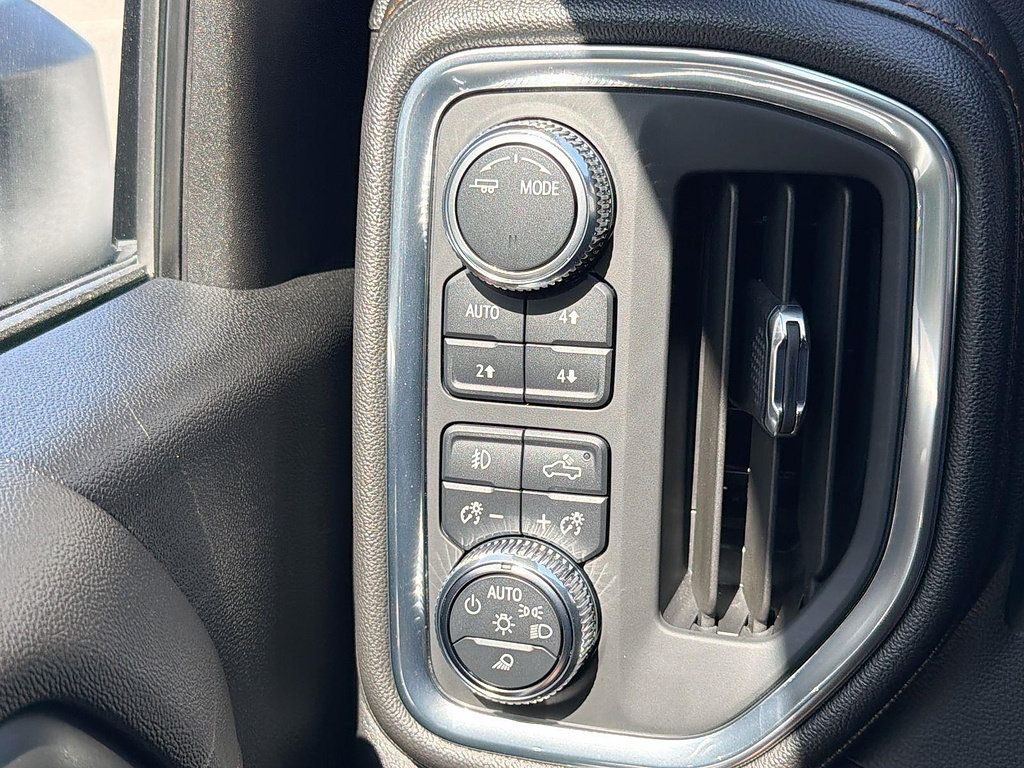 Used 2022 GMC Sierra 2500 AT4 w/ AT4 Premium Plus Package AWD/4WD image 18
