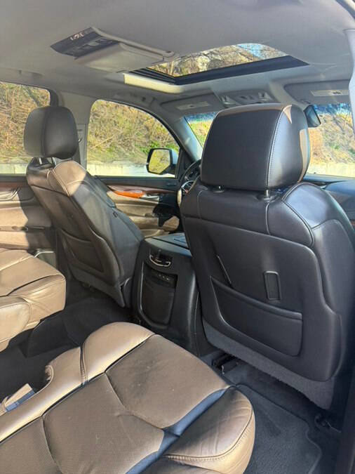 Used 2018 Cadillac Escalade Luxury AWD/4WD image 20