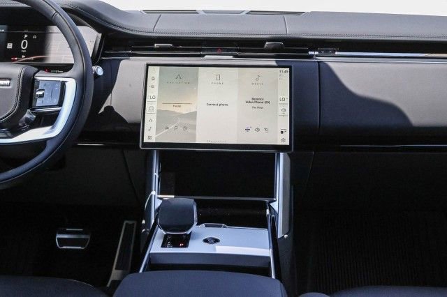 New 2025 Land Rover Range Rover Long Wheelbase SE image 15