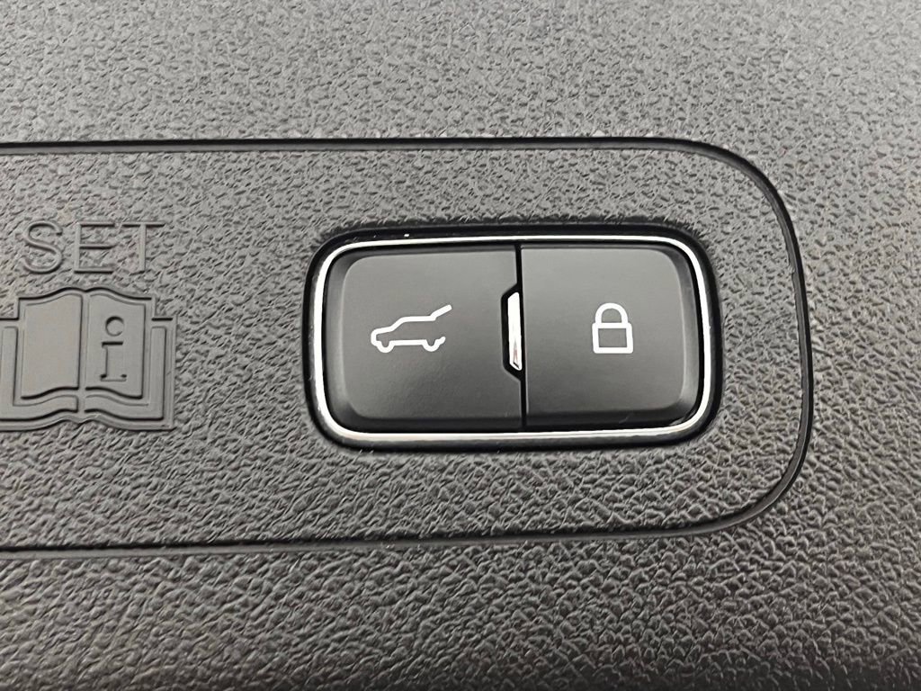 Used 2023 Lincoln Aviator Reserve w/ Equipment Group 201A AWD/4WD image 12