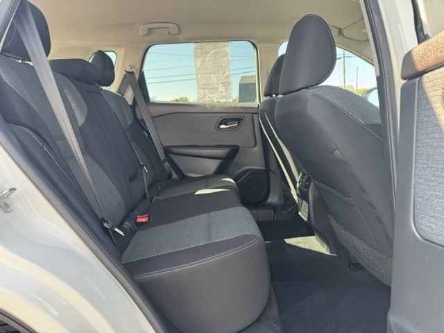 Used 2023 Nissan Rogue SV image 10