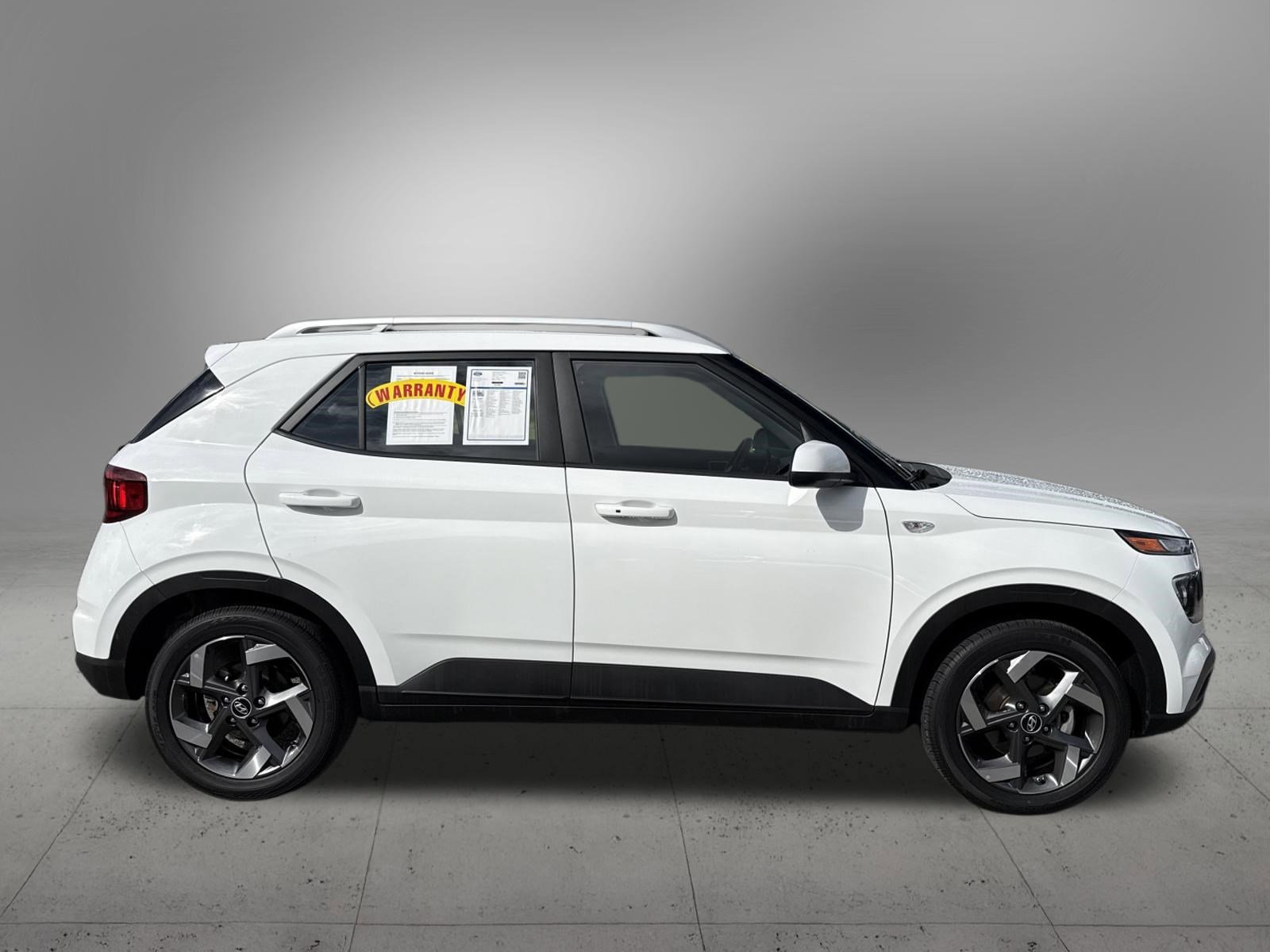 Used 2025 Hyundai Venue SEL FWD image 5