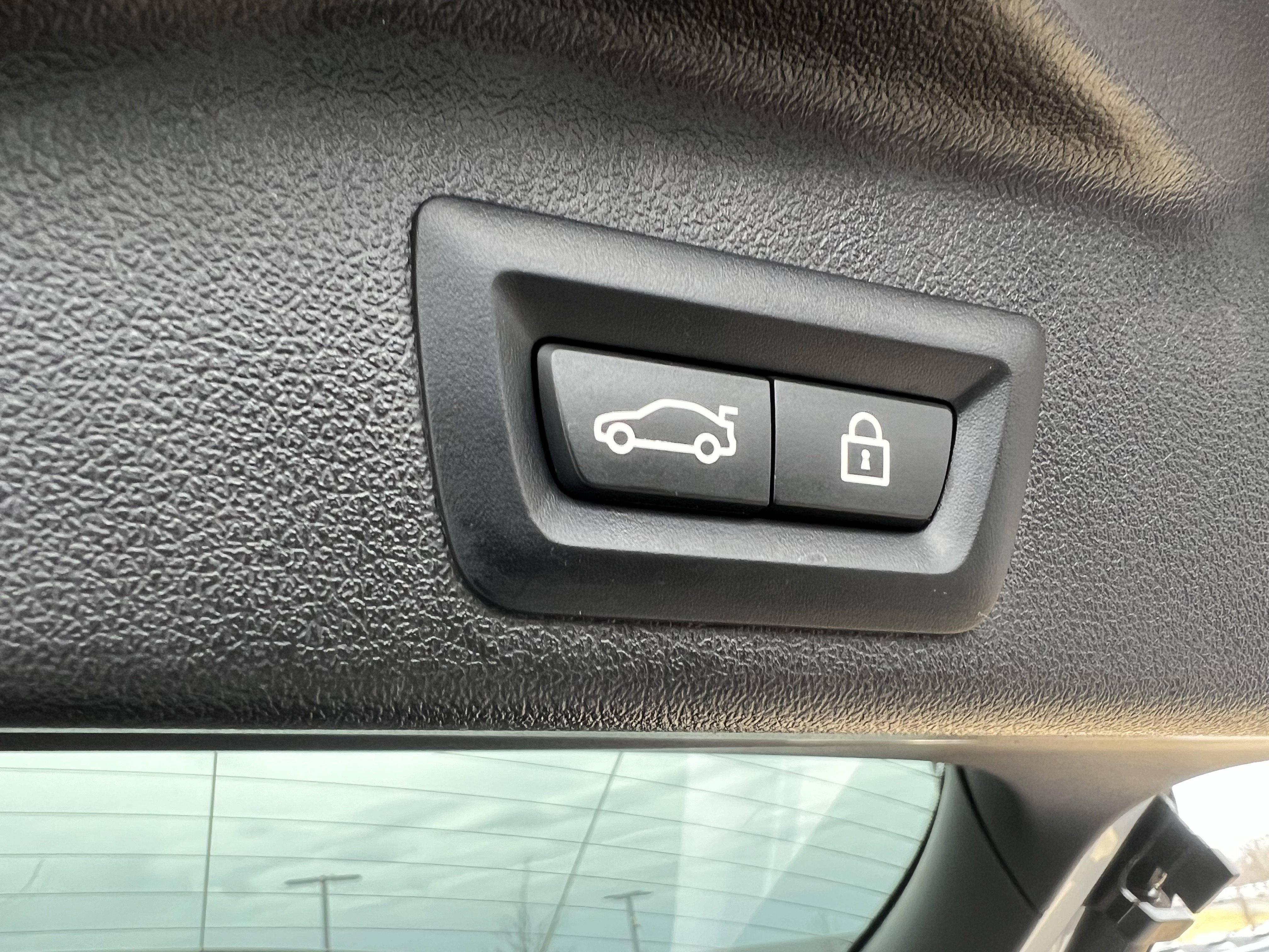 Used 2023 BMW X5 M50i w/ Executive Package image 39