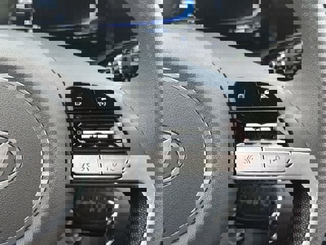 Used 2025 Hyundai Elantra SE image 12