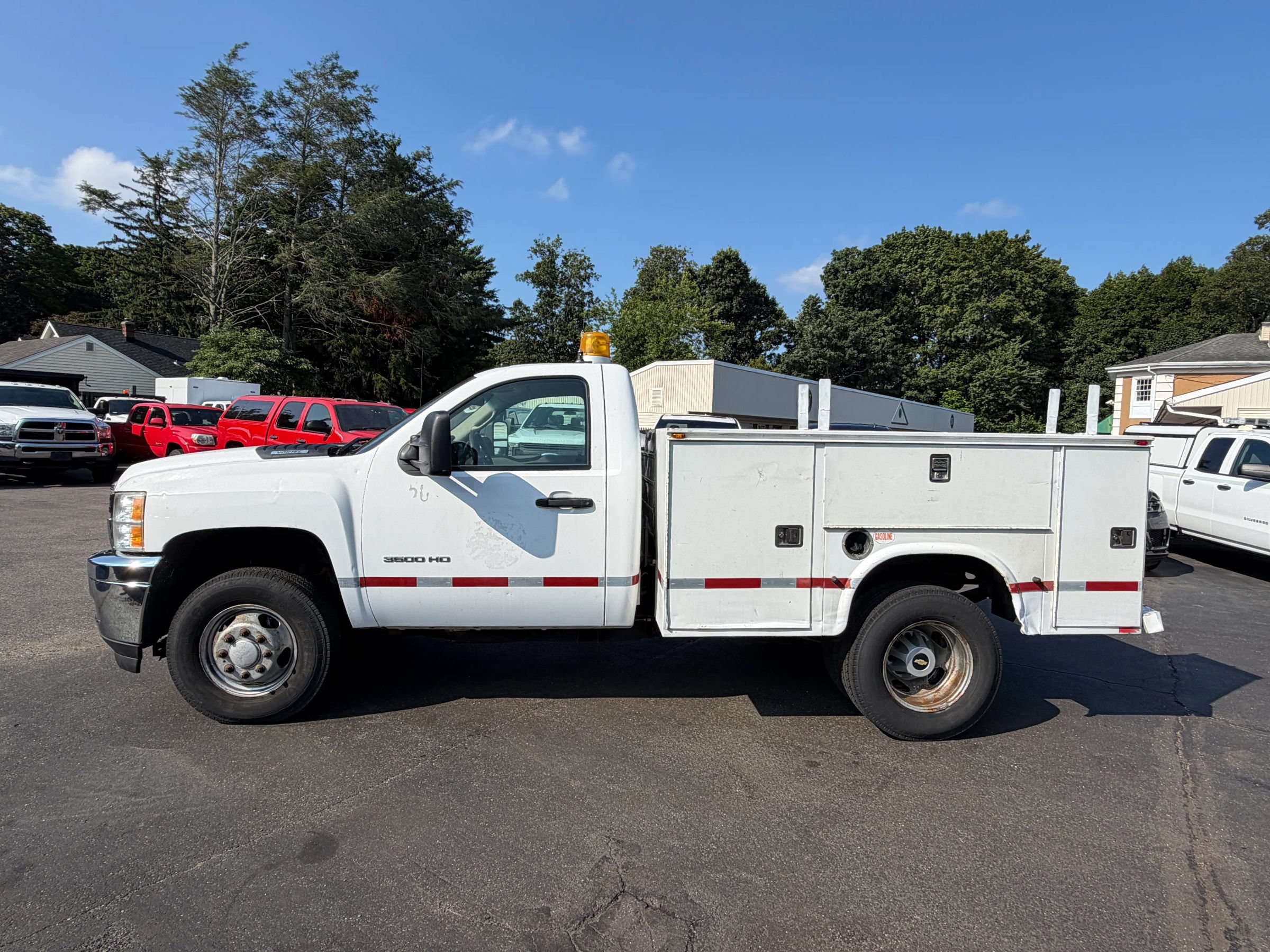 Used 2011 Chevrolet Silverado 3500 W/T AWD/4WD image 3