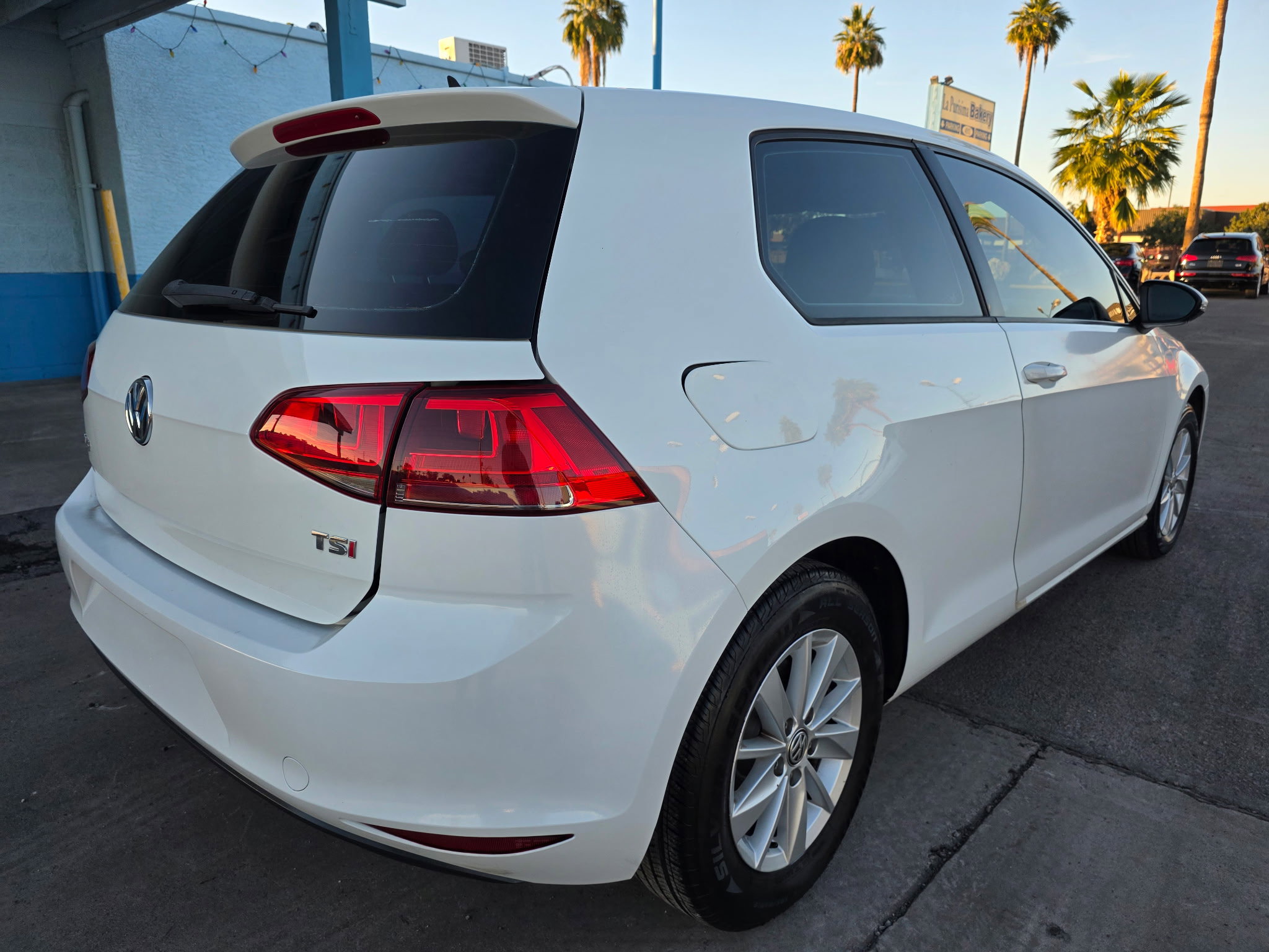 Used 2015 Volkswagen Golf S image 2