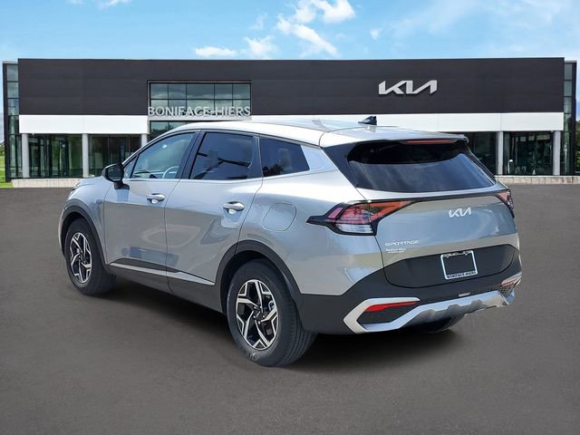 Certified 2025 Kia Sportage LX image 3