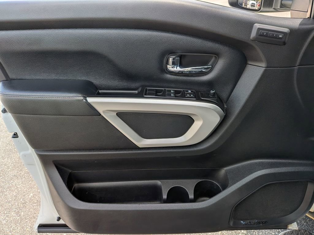 Used 2018 Nissan Titan SL w/ Chrome Package image 26
