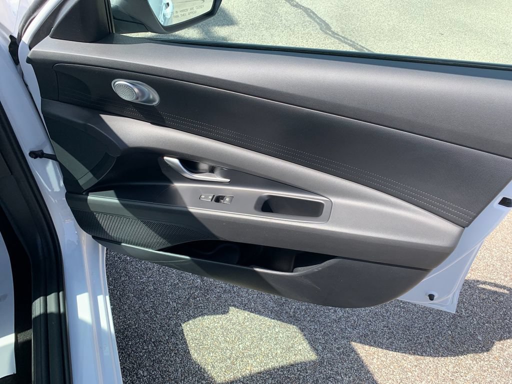Used 2024 Hyundai Elantra SEL FWD image 19