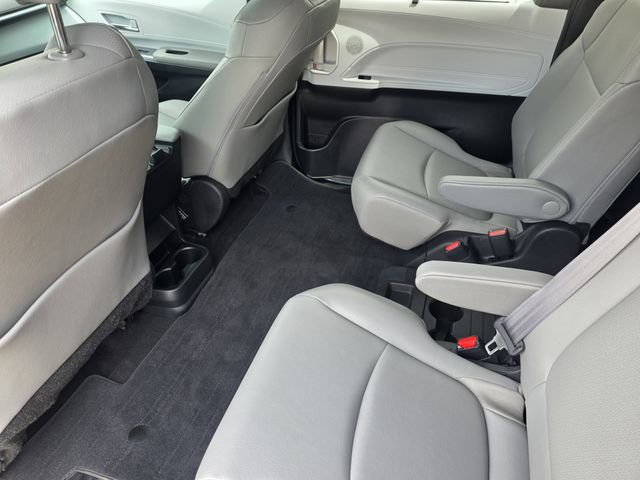 Used 2025 Toyota Sienna XLE w/ XLE Plus Package image 26