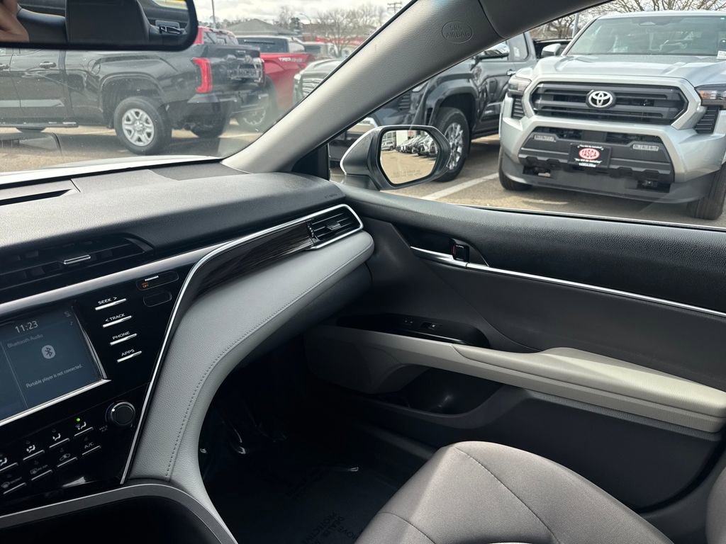 Used 2018 Toyota Camry LE image 25