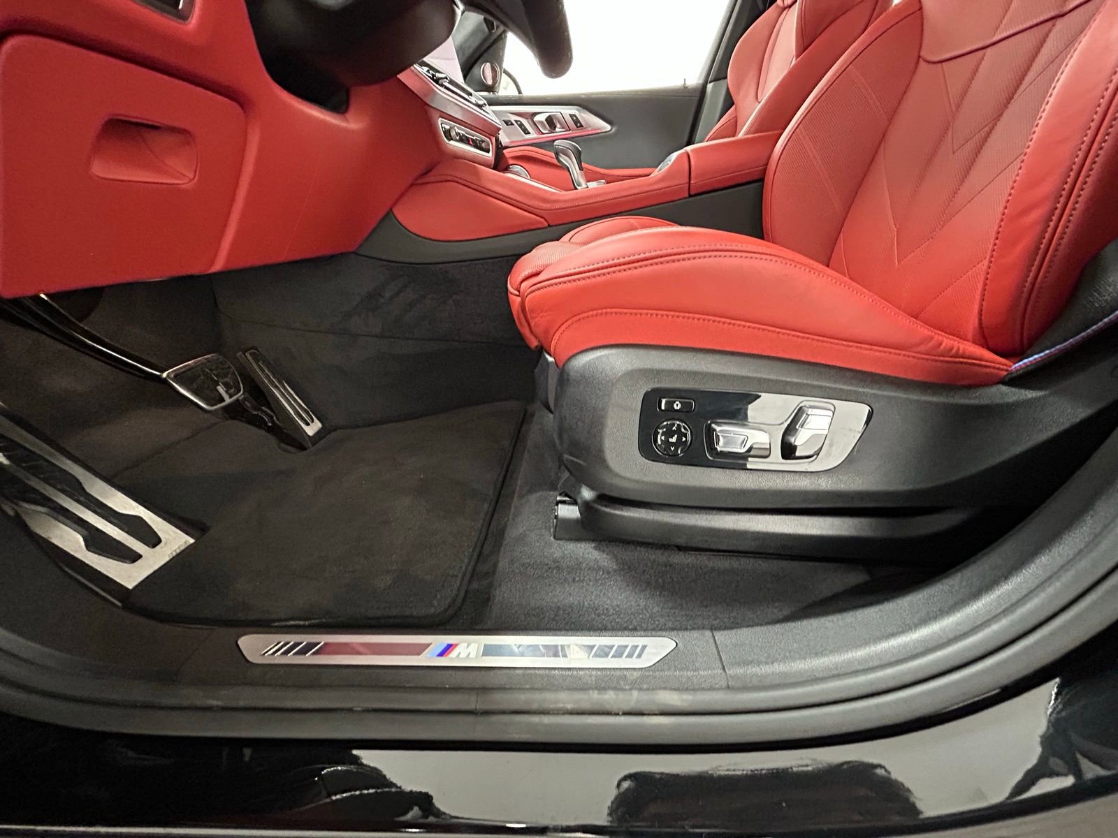 Used 2025 BMW XM image 30