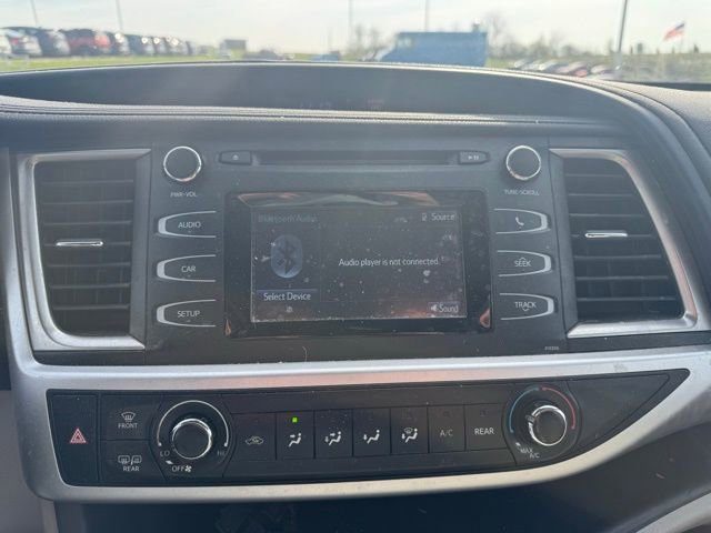 Used 2017 Toyota Highlander LE image 12