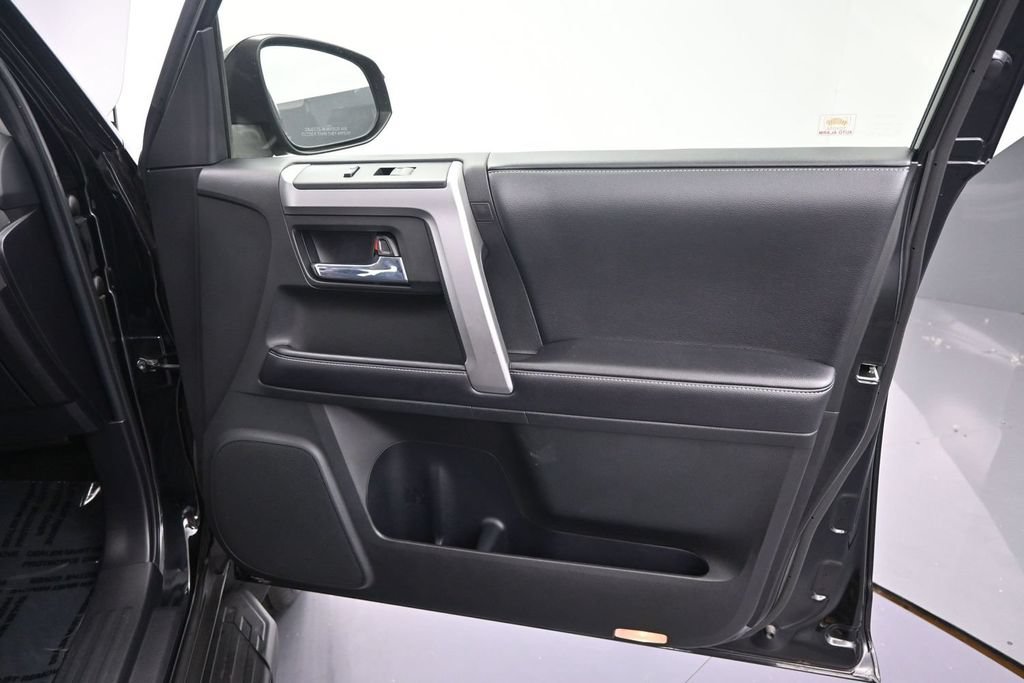 Used 2016 Toyota 4Runner SR5 AWD/4WD image 22