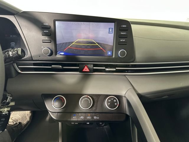 Certified 2023 Hyundai Elantra SE image 22