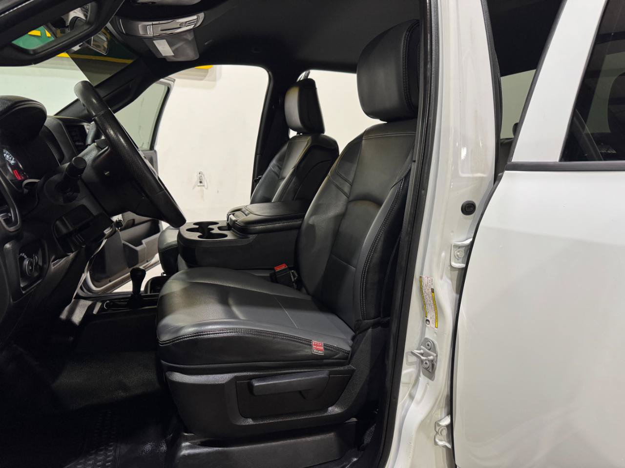 Used 2022 RAM 3500 Tradesman w/ Chrome Appearance Group AWD/4WD image 13