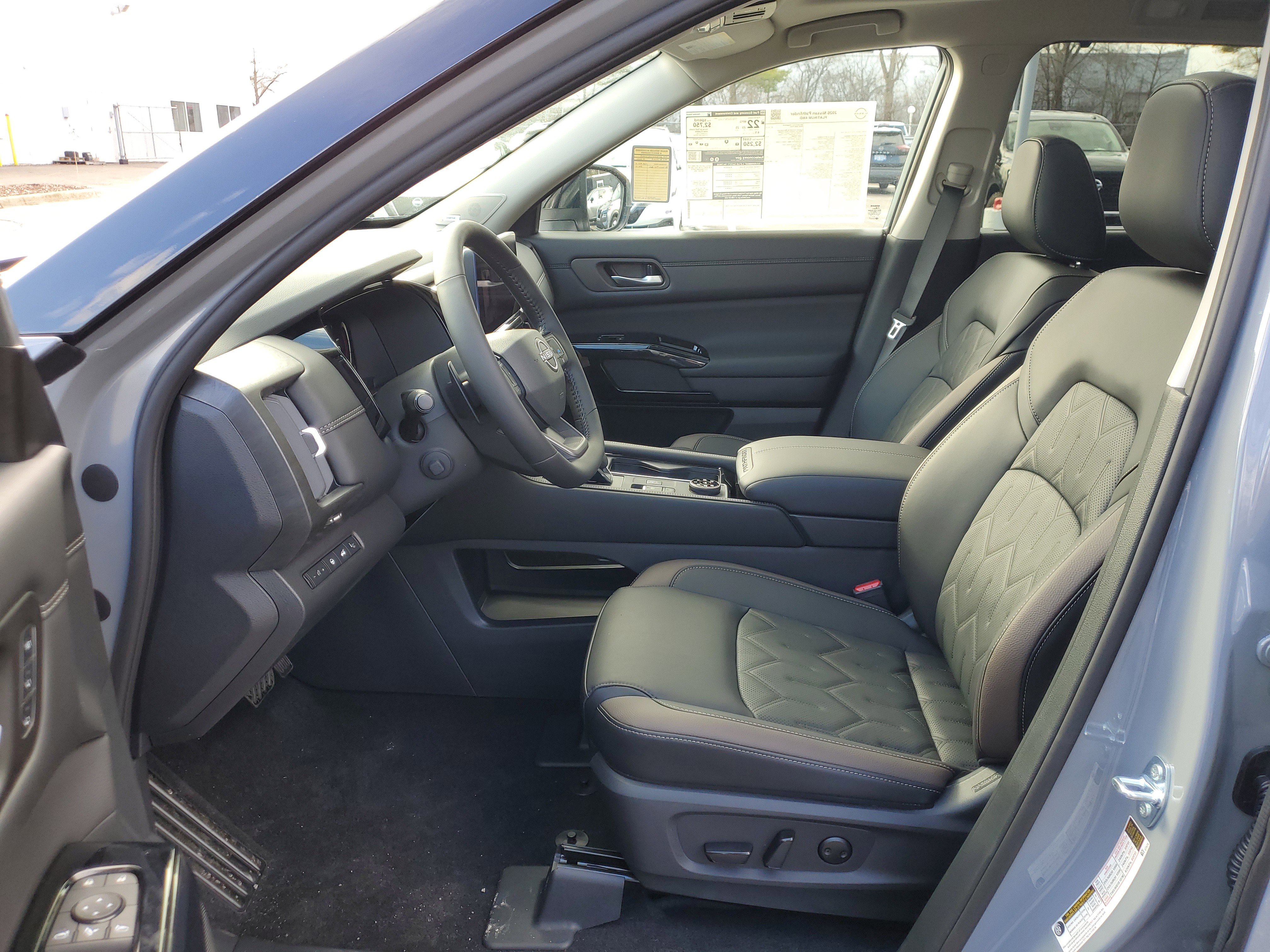 New 2026 Nissan Pathfinder Platinum image 5