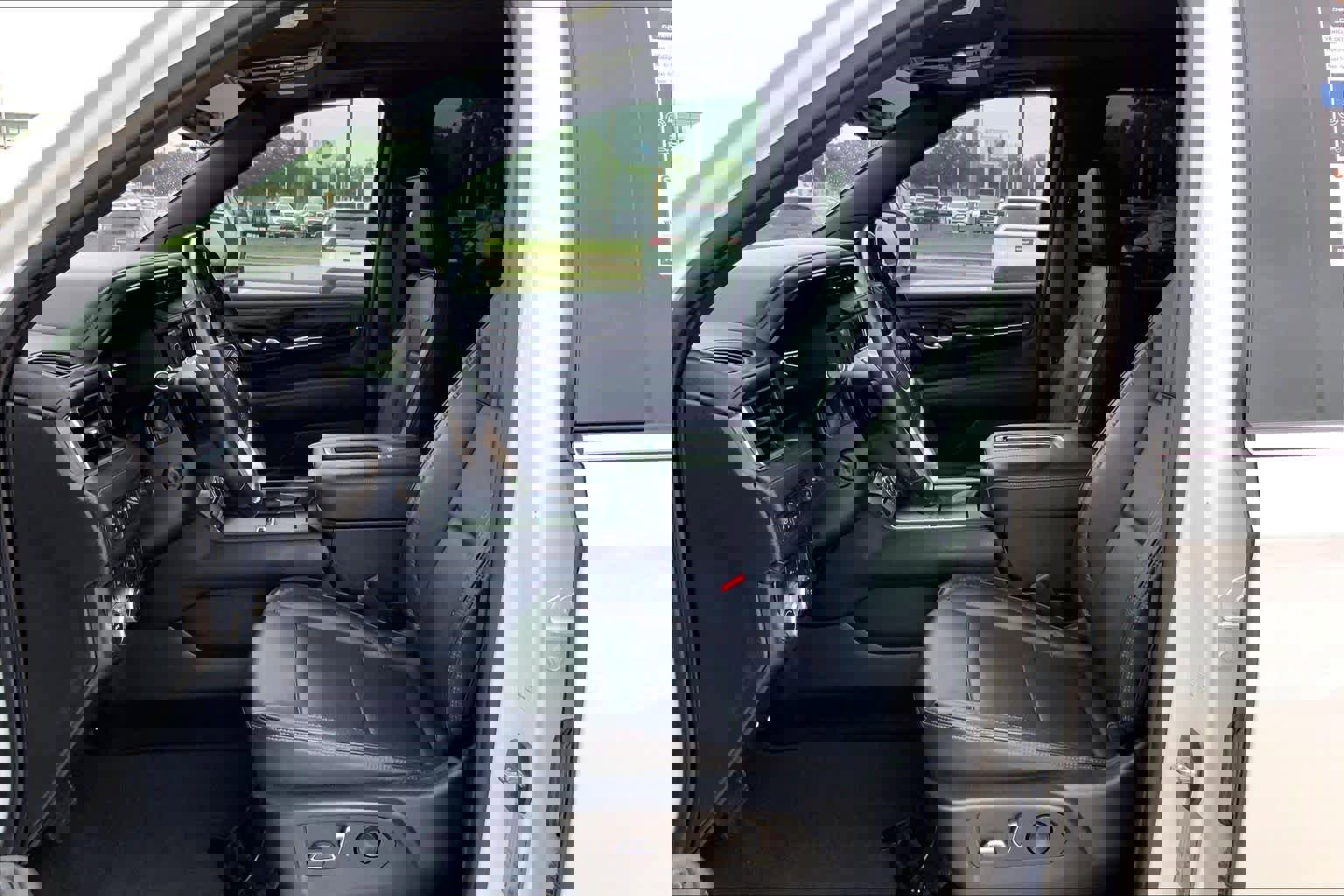 Used 2022 GMC Yukon Denali w/ Denali Premium Package image 8