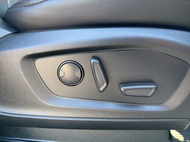 Used 2024 Ford Explorer XLT w/ Equipment Group 202A AWD/4WD image 32