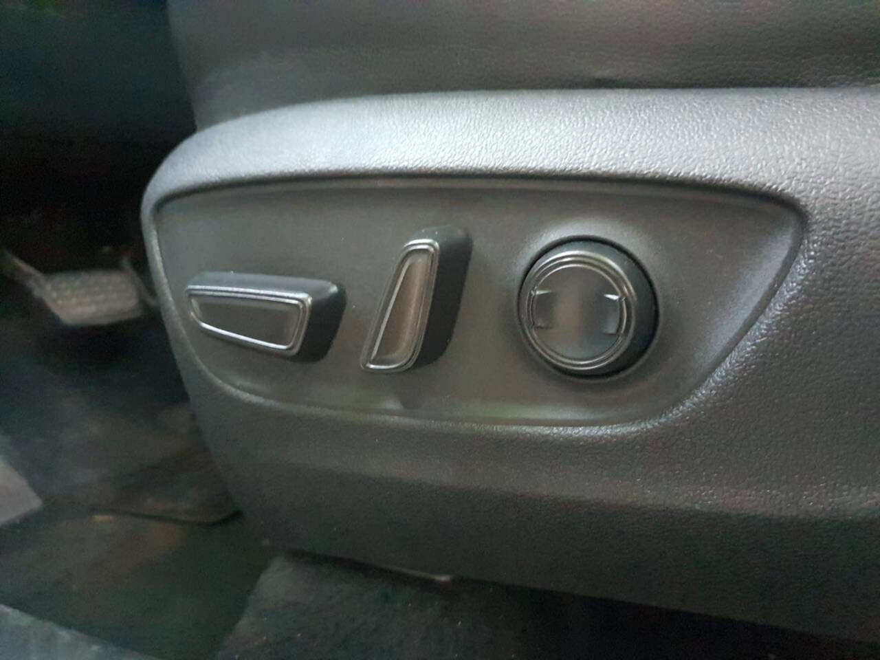 Used 2021 Toyota Highlander XLE image 45