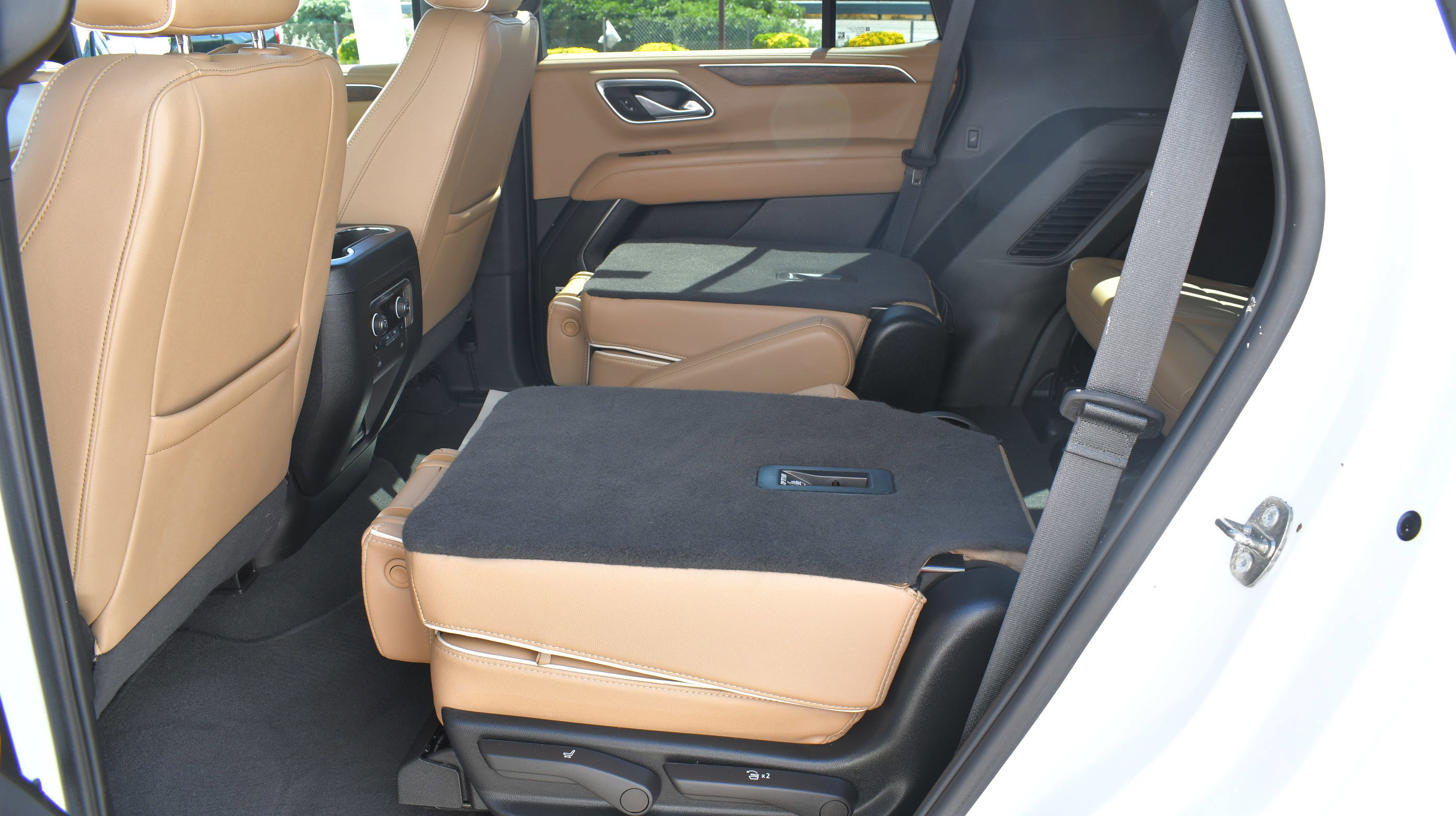 Used 2024 Chevrolet Tahoe Premier w/ Premium Package AWD/4WD image 12