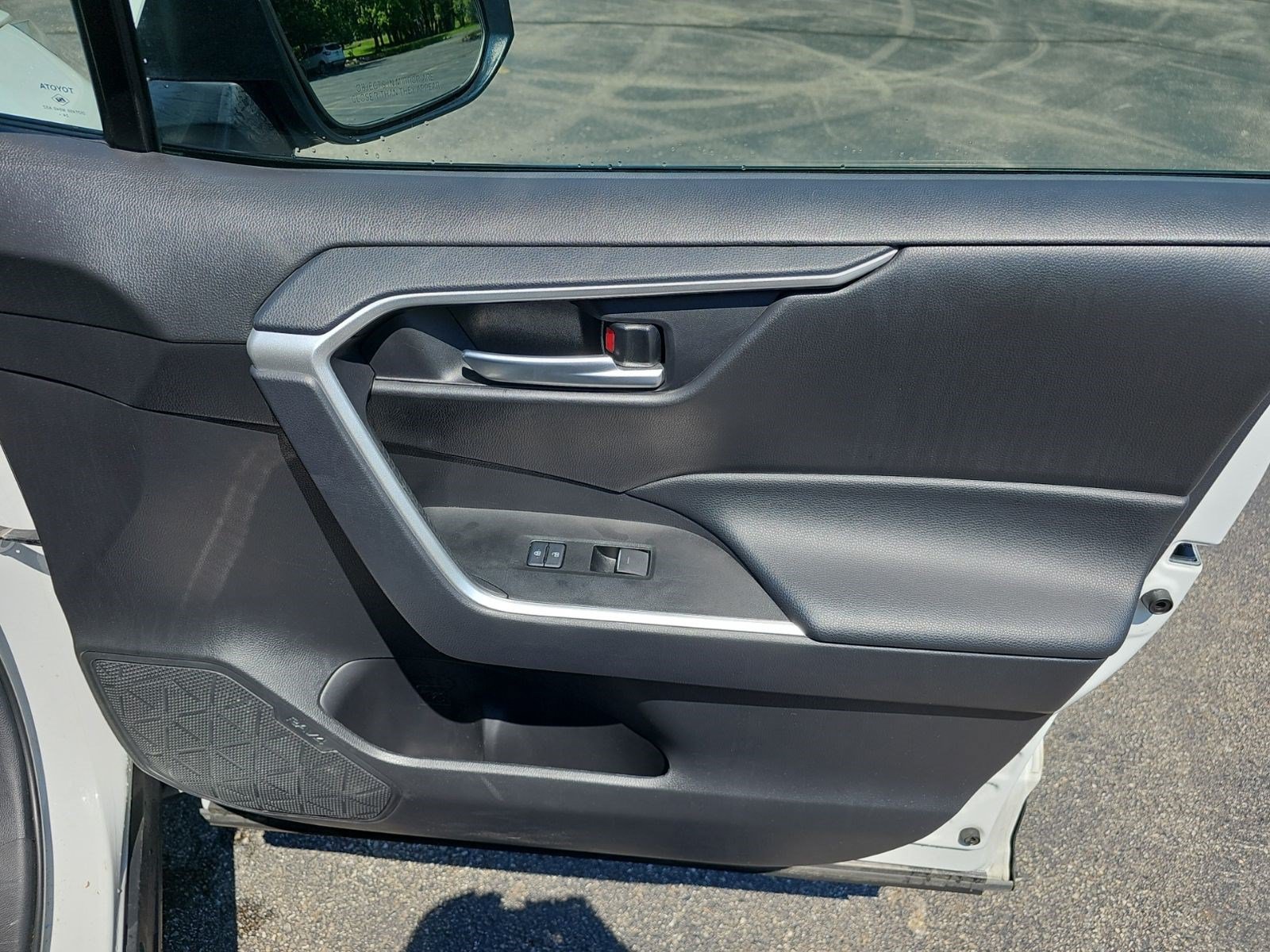 Used 2025 Toyota RAV4 XLE AWD/4WD image 15
