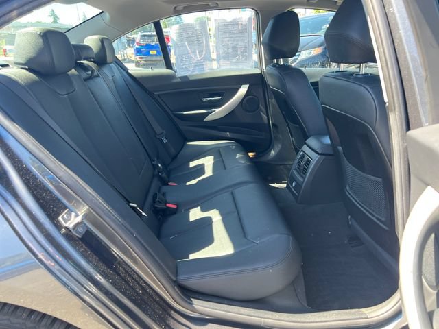 Used 2018 BMW 320i xDrive Sedan AWD/4WD image 10