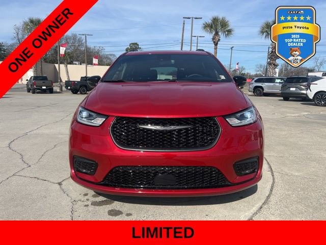 Used 2025 Chrysler Pacifica Limited image 2