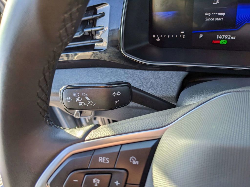 Certified 2025 Volkswagen Jetta Sport image 27