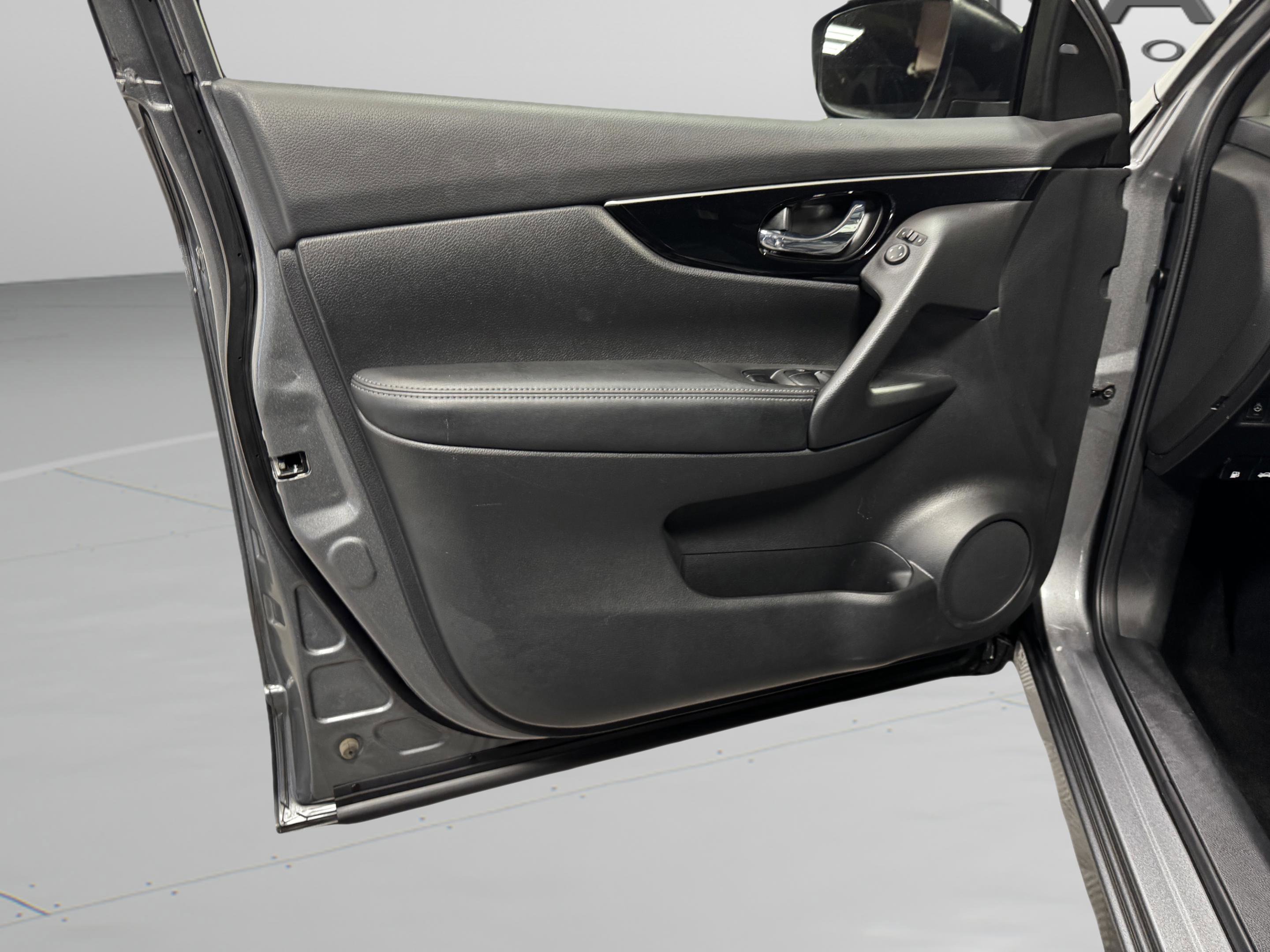 Used 2018 Nissan Rogue Sport SL w/ SL Premium Package image 34