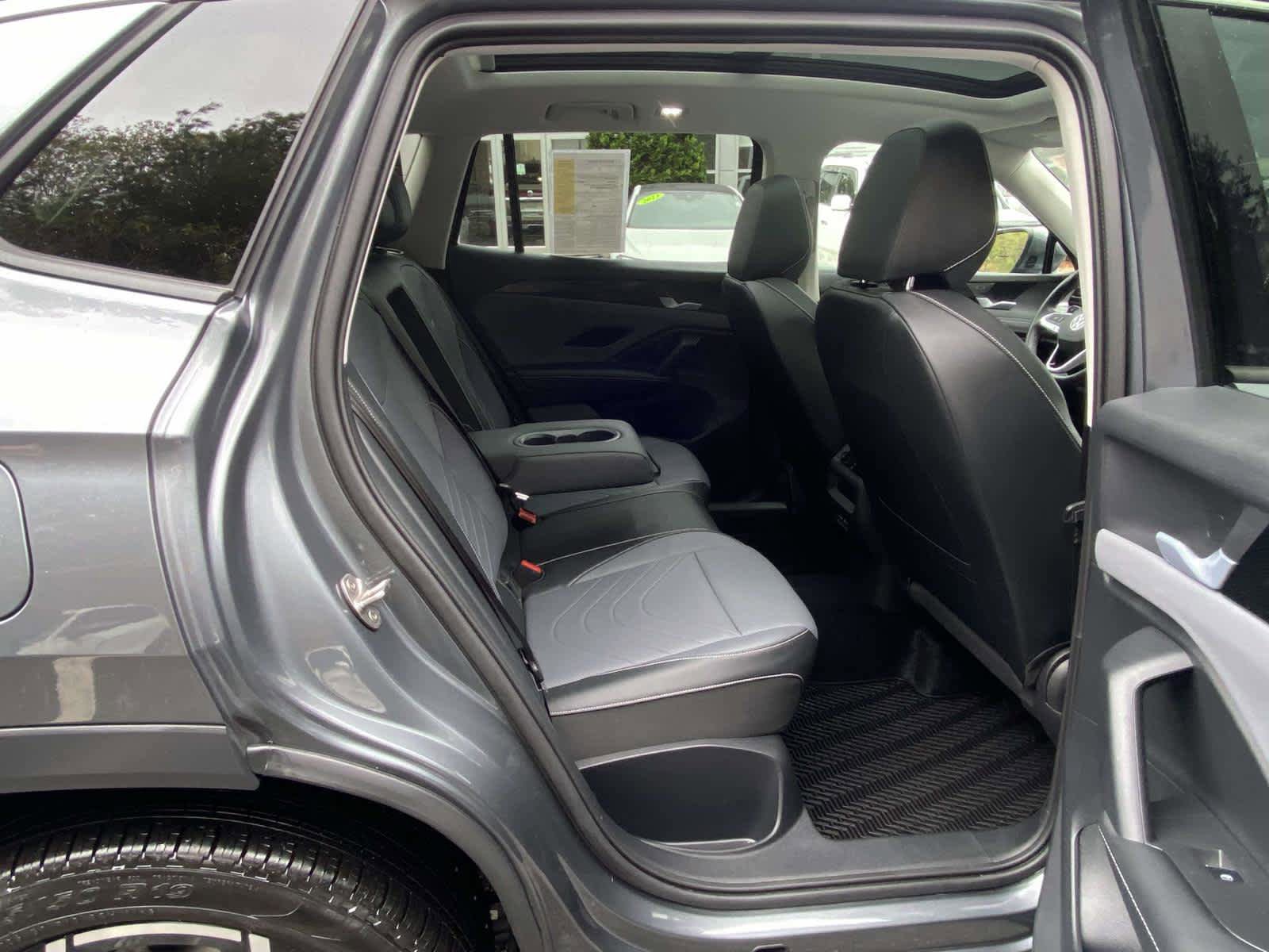 Certified 2026 Volkswagen Tiguan SE w/ Panoramic Sunroof Package AWD/4WD image 27