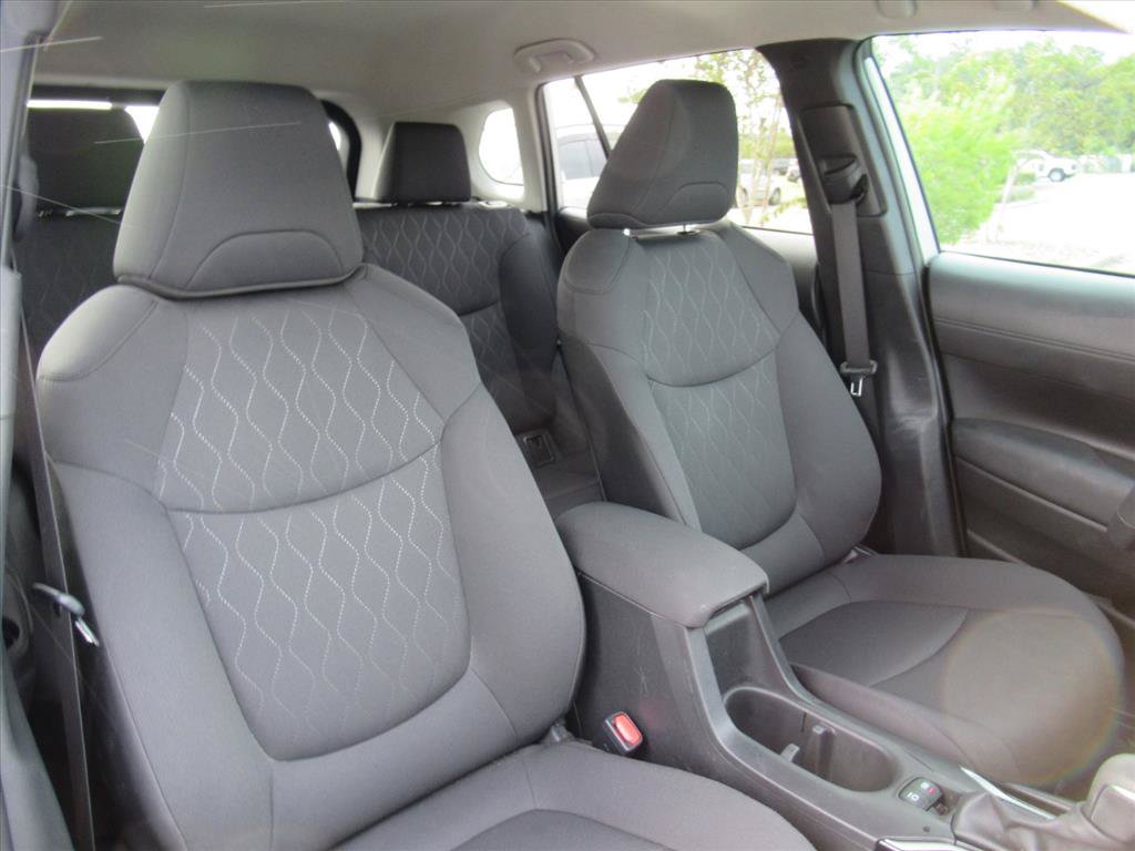 Used 2024 Toyota Corolla Cross LE FWD image 9